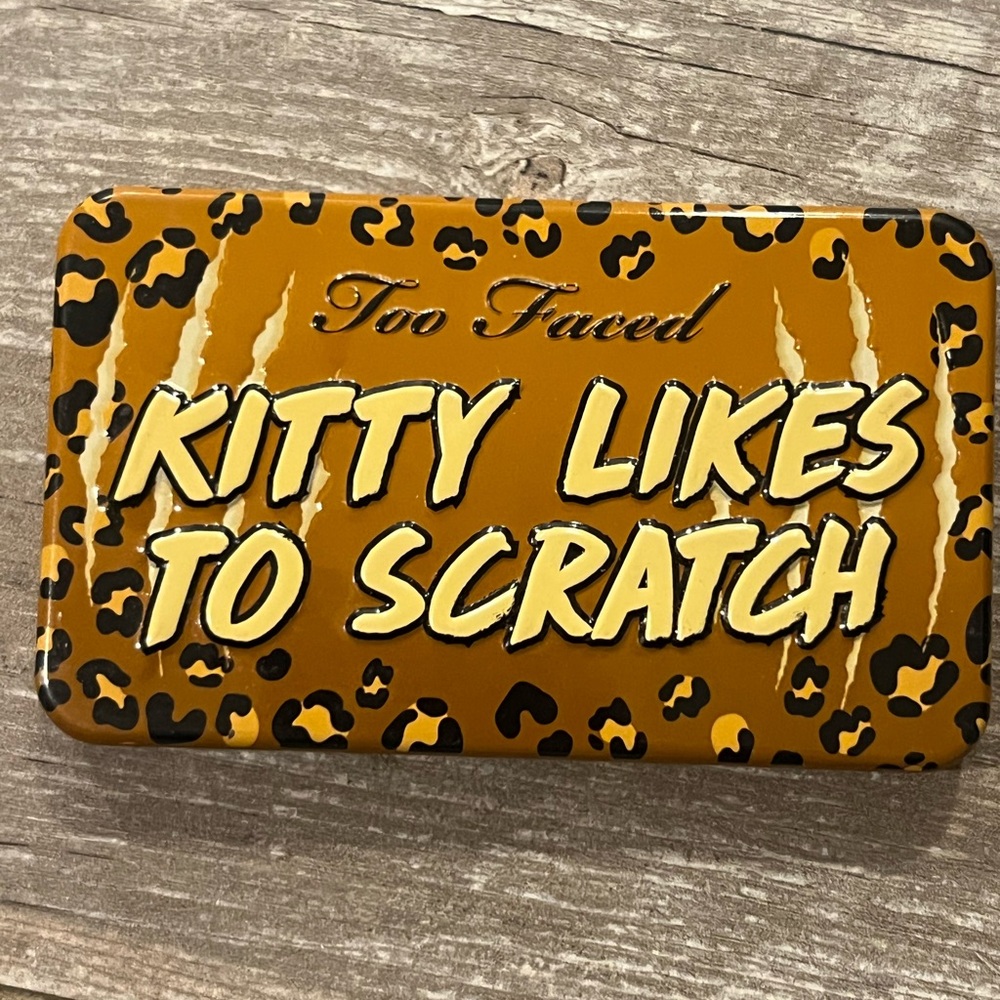 Too Faced “Kitty Likes to Scratch' Eyeshadow